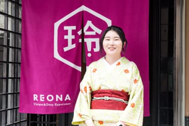 REONA Sushi Tokyo Service Manager Moe brings hospitality expertise to ensure a unique Omakase journey for guests.