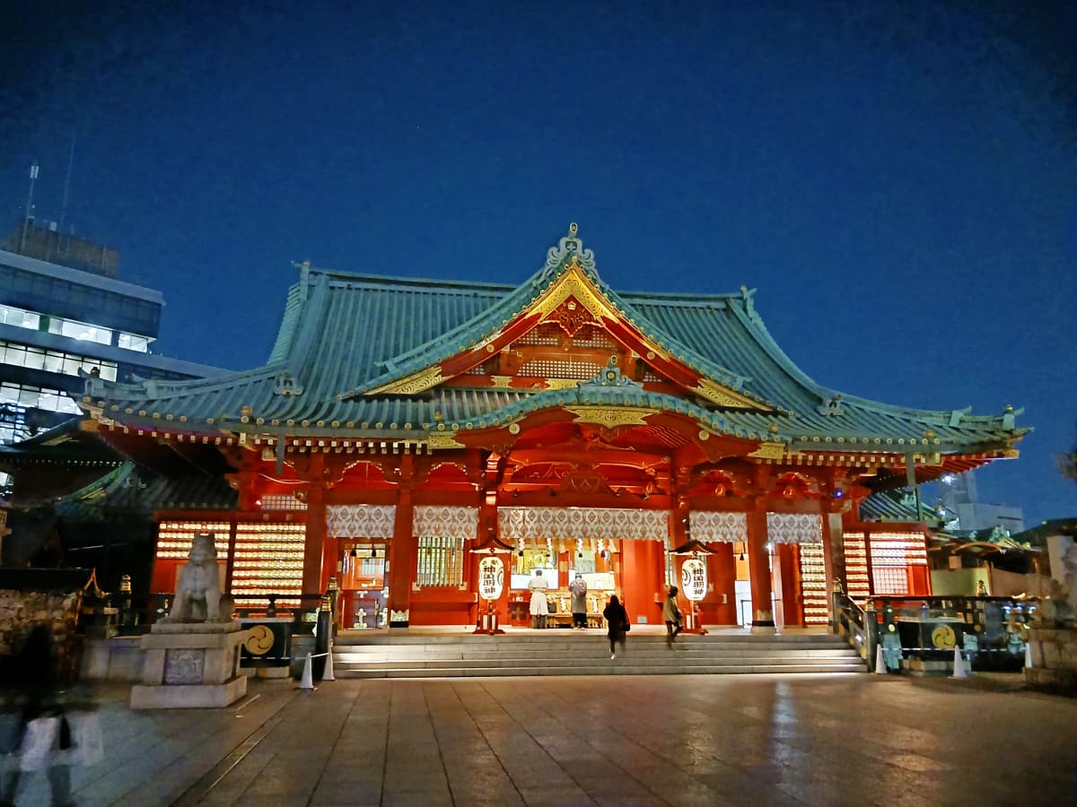 Kanda Myojin Shrine watches over Kanda, the historic merchant town where Tokyo sushi culture was nurtured.