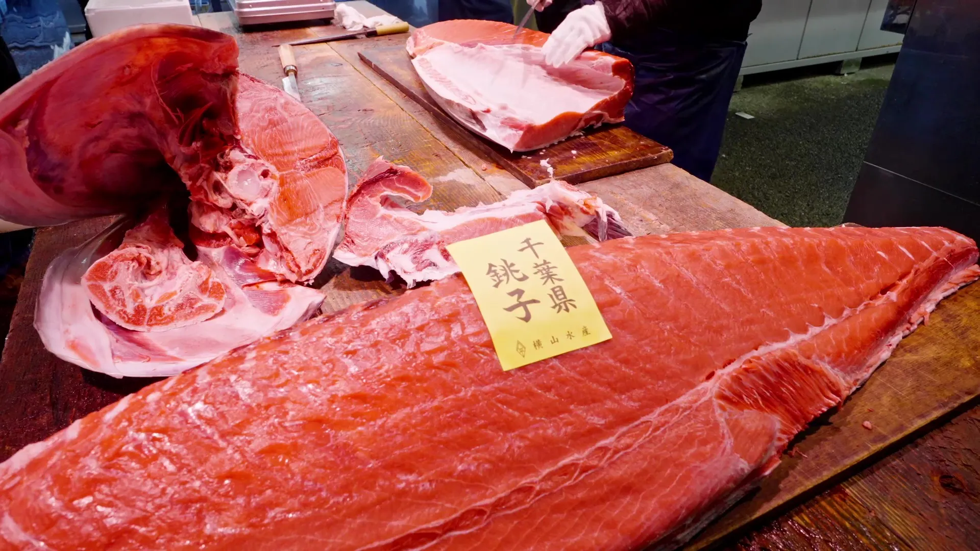 Skilled Itamae (chefs) personally source the finest seasonal ingredients from Tokyo markets to ensure peak quality.
